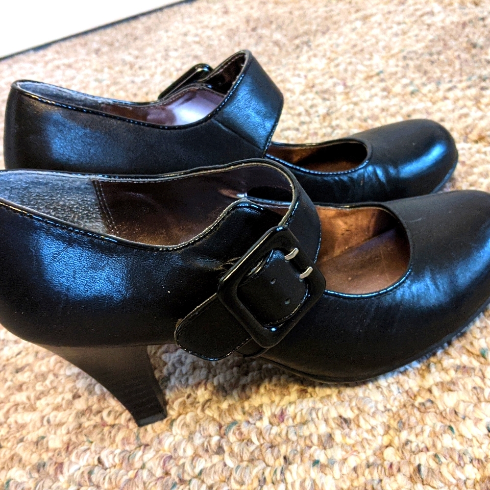 Black Pumps